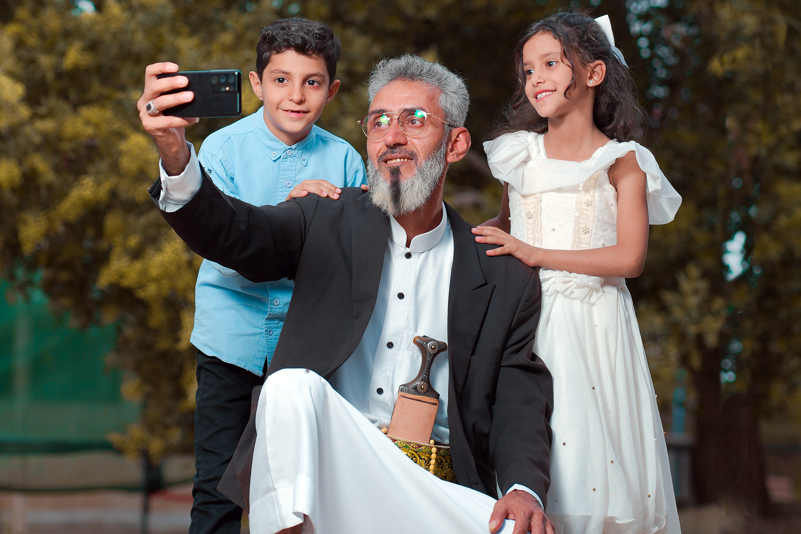 إدارة الحسابات البنكية والخدمات الإلكترونية